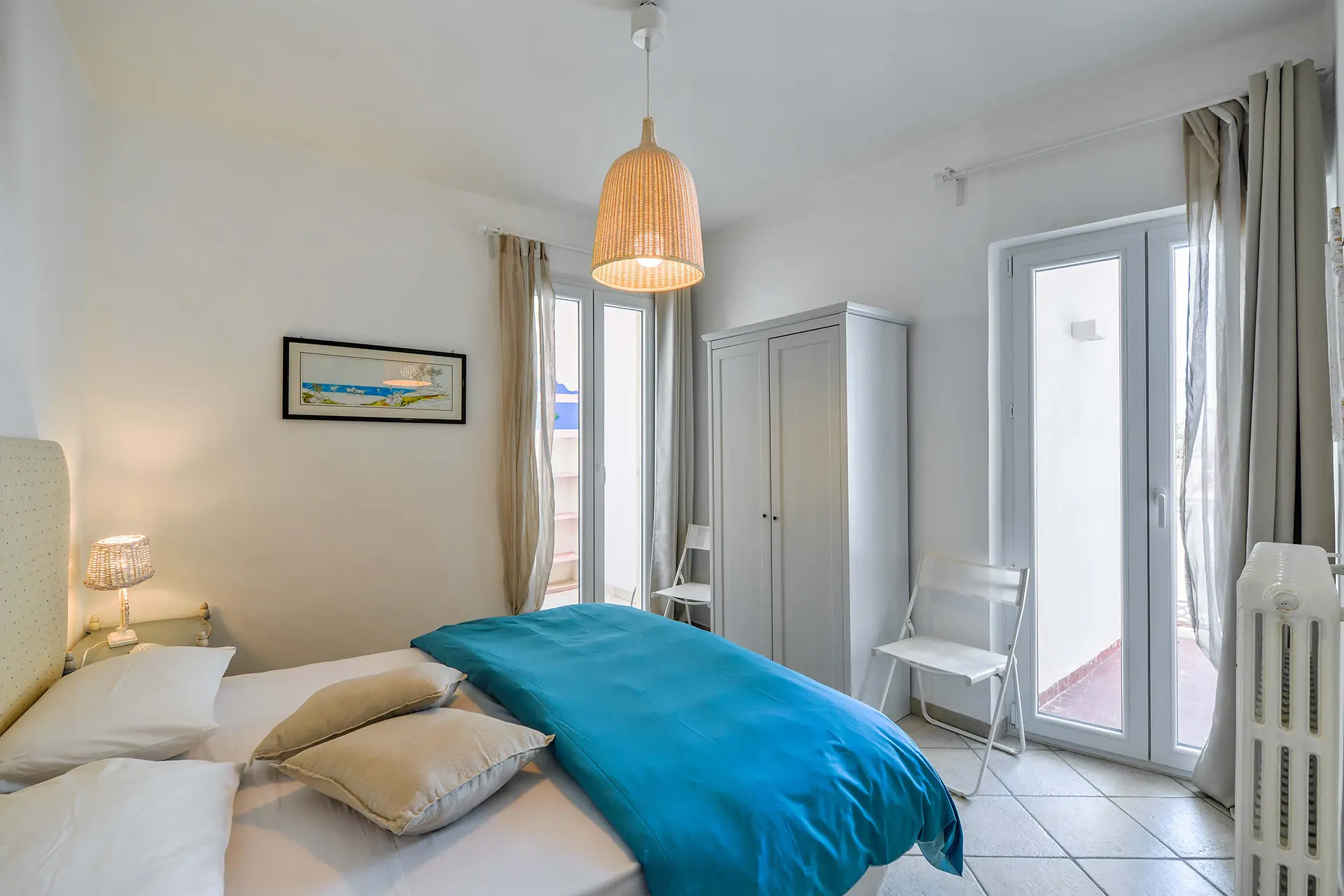 Deluxe bedroom with exclusive balcony overlooking the old town and indepent access to the solarium